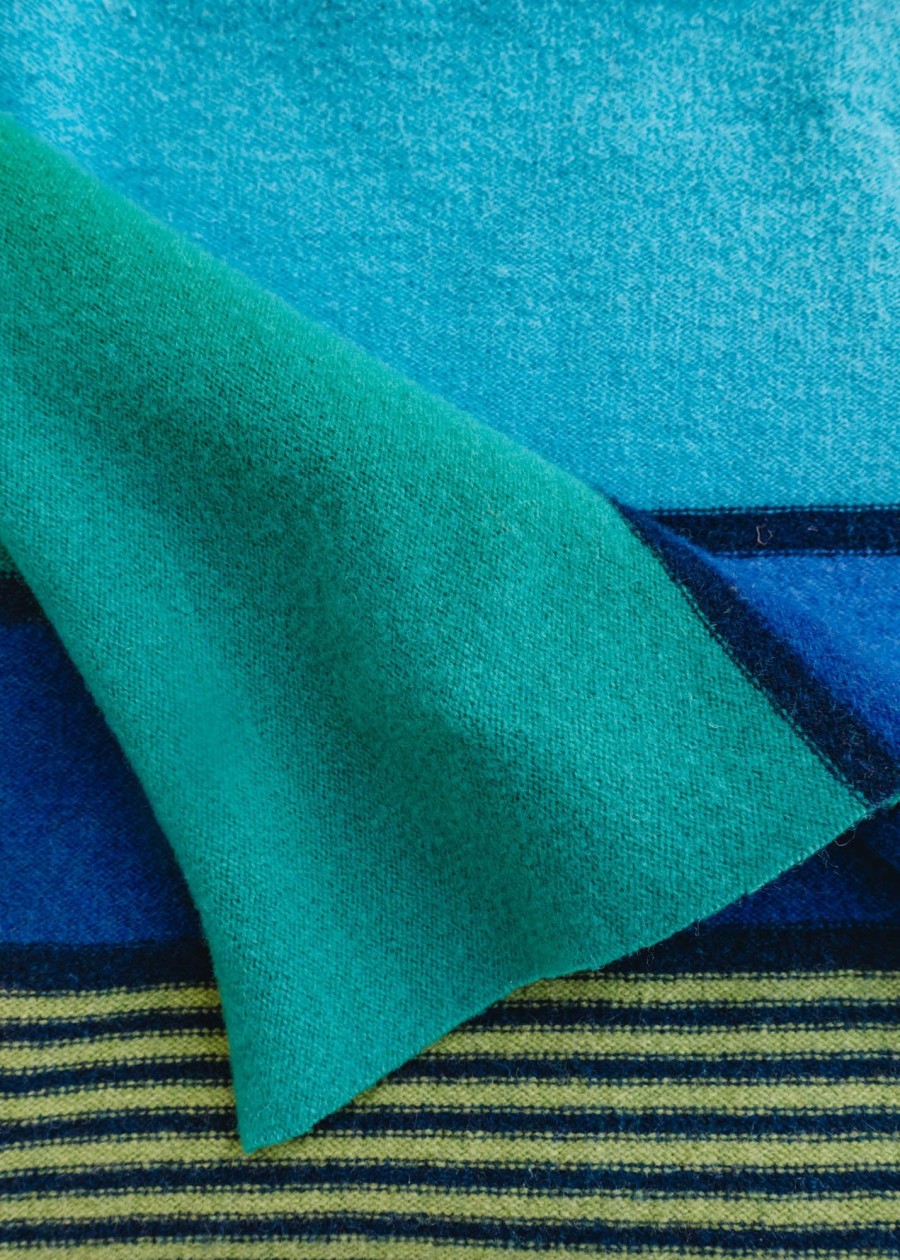 Interiors Green Grove Weavers Throws | Green Grove Weavers Lambswool Throw In Kelly Azure