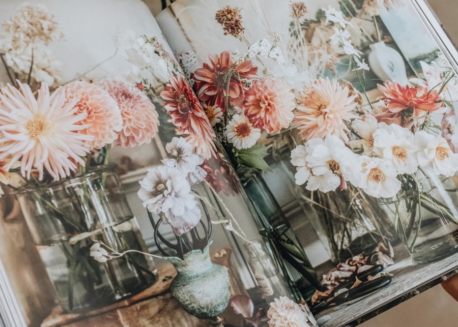 Books Garden and Plants Books Garden & Plants Books | The Flower Hunter By Lucy Hunter